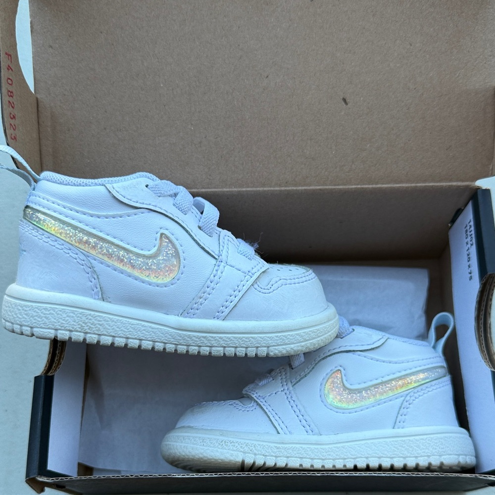 Jordan 1 Low - White/Ice-Blue Summit